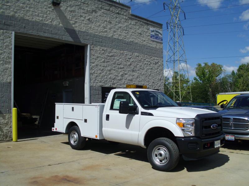 Warner 8' Single Rear Wheel Utillity Body On Ford Chassis 56" CA