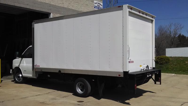 16' Chevy Cutaway Box w/ Waltco C-20 Liftgate