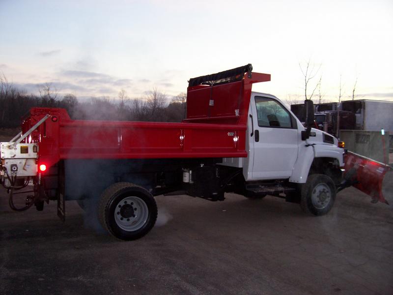 10.5' 3-4 Yard Dump Full Central 10' Plow & UTG Spreader 